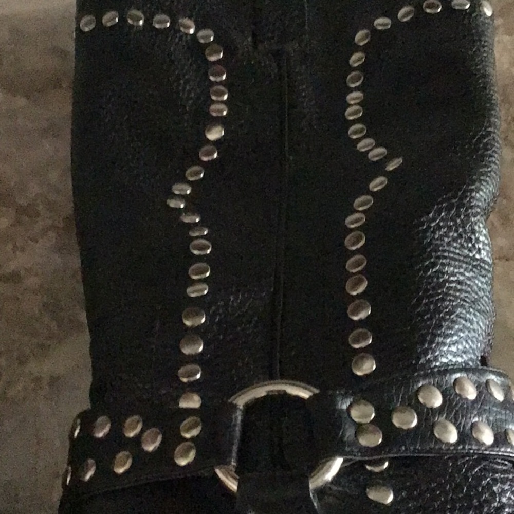 Boot - Picture 2 of 6